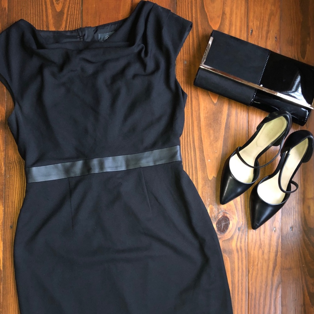 Adrianna Papell Black Midi Dress